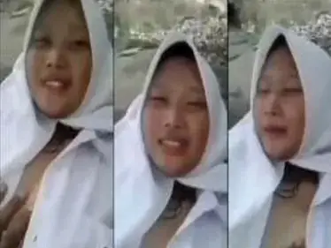 Ngewe Gadis SMA di Atas Batu Sungai Alam Liar