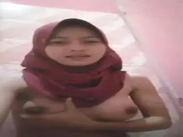 Ukhti Melly Hijab Sange Main Jari Di Toilet